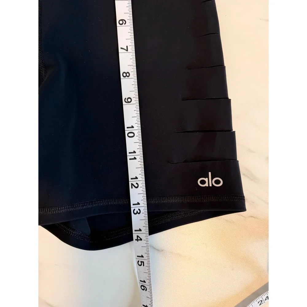 Alo Yoga Black Cutout High Waist Biker Shorts‎ Women's Size XS